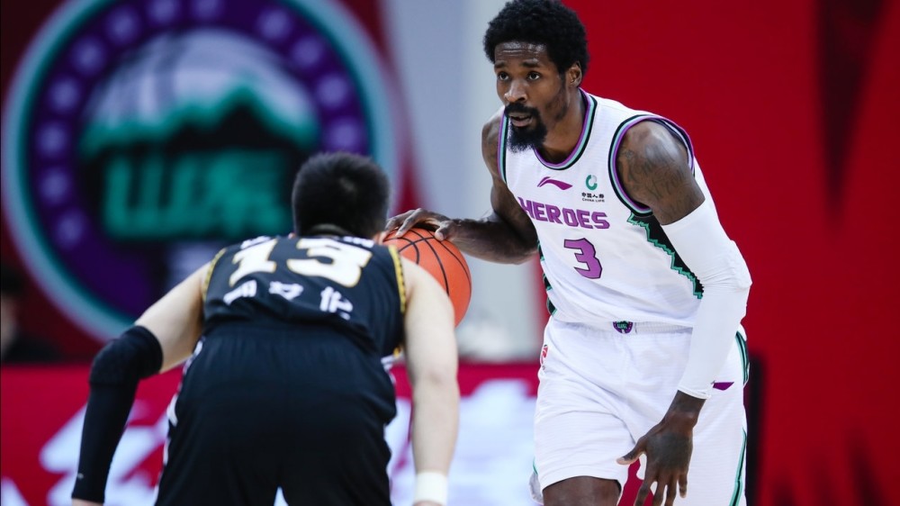  班凯罗高效发挥魔术新秀助力球队连胜